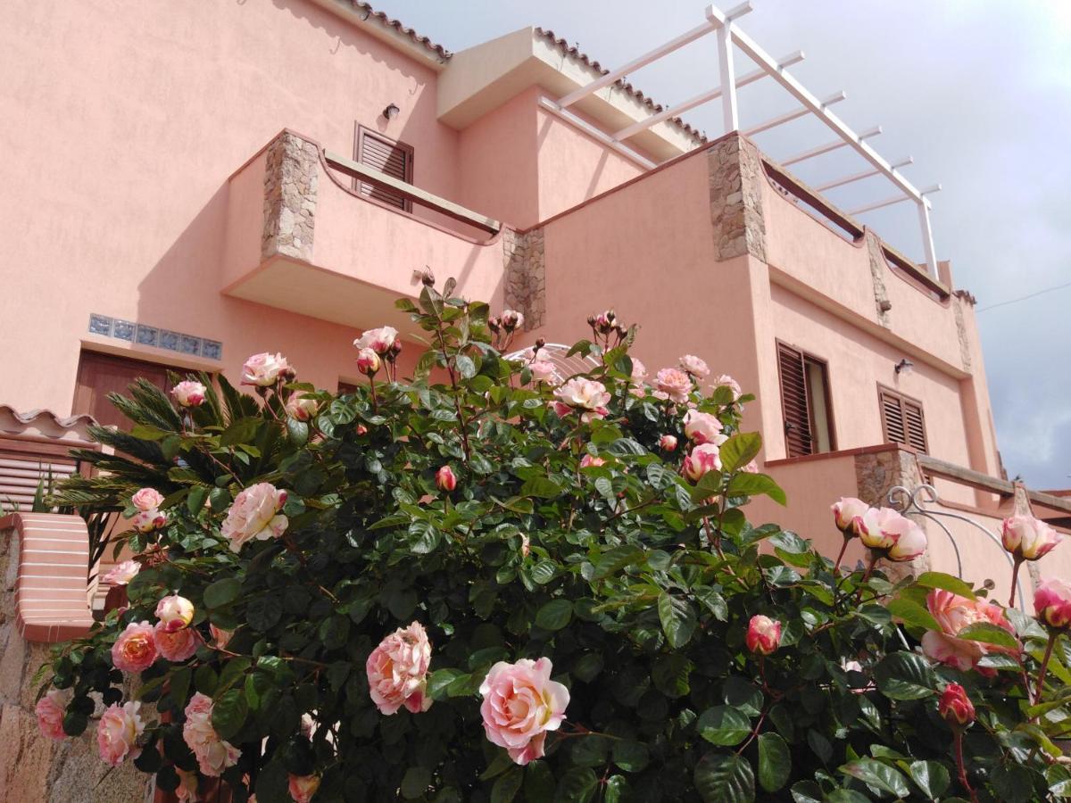 The Roses Garden Bed and Breakfast La Maddalena  Exteriör bild