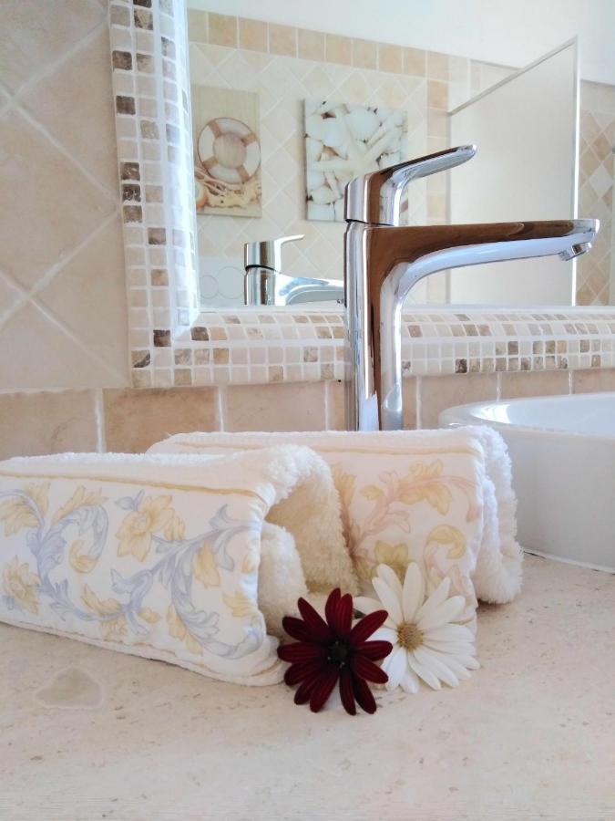 The Roses Garden Bed and Breakfast La Maddalena  Exteriör bild
