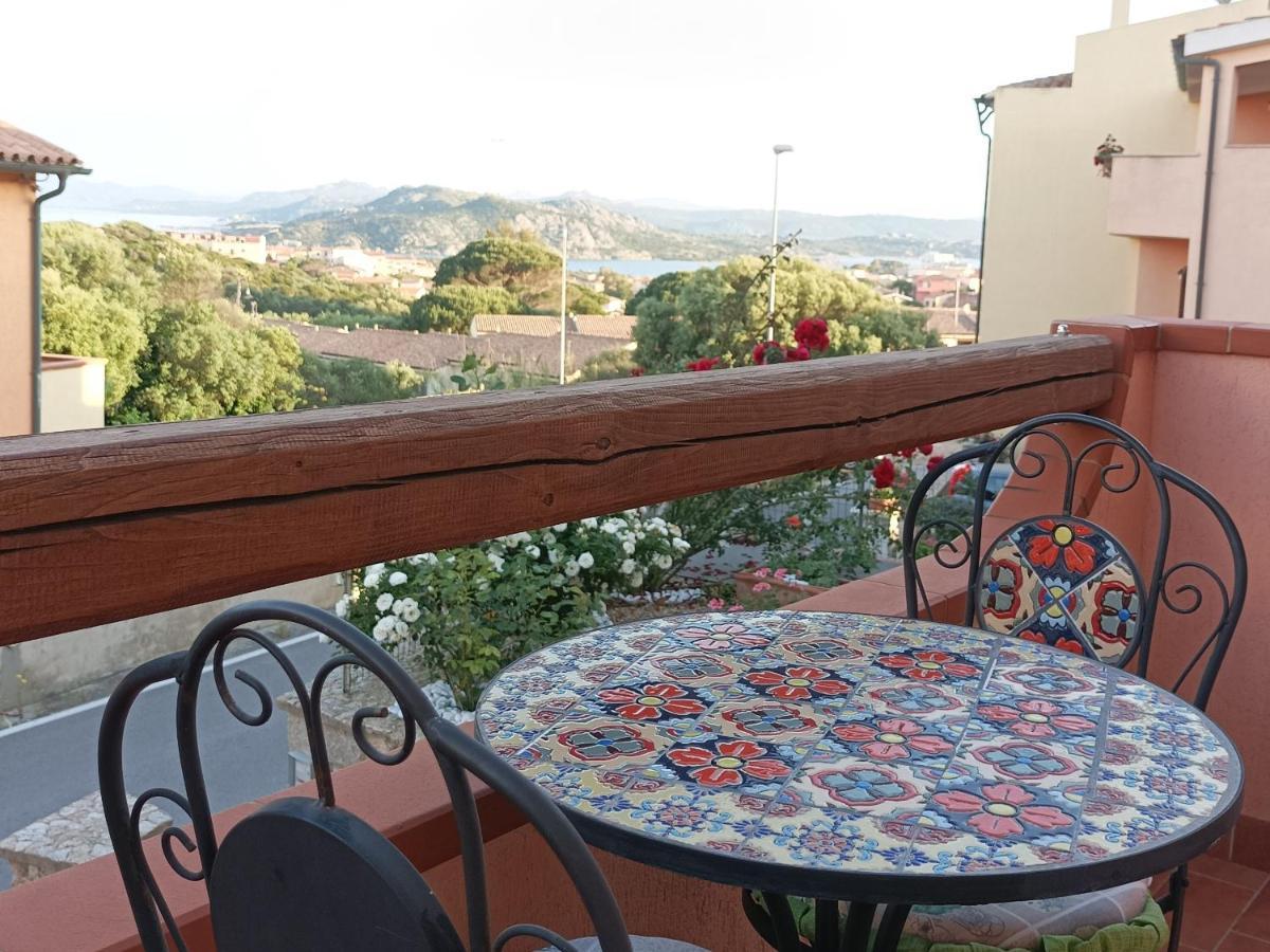 The Roses Garden Bed and Breakfast La Maddalena  Rum bild